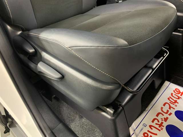トヨタ ノア ２．０ ＳＩ ＷＸＢＩＩ R2年 (近畿) 99