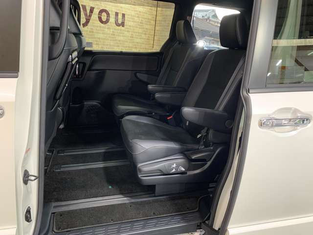 トヨタ ノア ２．０ ＳＩ ＷＸＢＩＩ R2年 (近畿) 99
