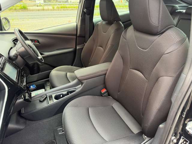 トヨタ プリウス １．８ Ｓ セーフティ プラスＩＩ R2年 (中国) 99