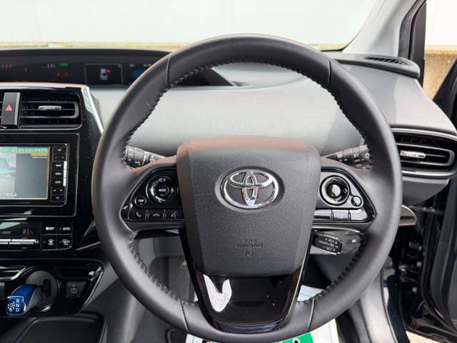 トヨタ プリウス １．８ Ｓ セーフティ プラスＩＩ R2年 (中国) 99
