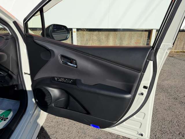 トヨタ プリウスＰＨＶ １．８ Ｓ ナビパッケージ セーフティ プラス H30年 (中国) 99