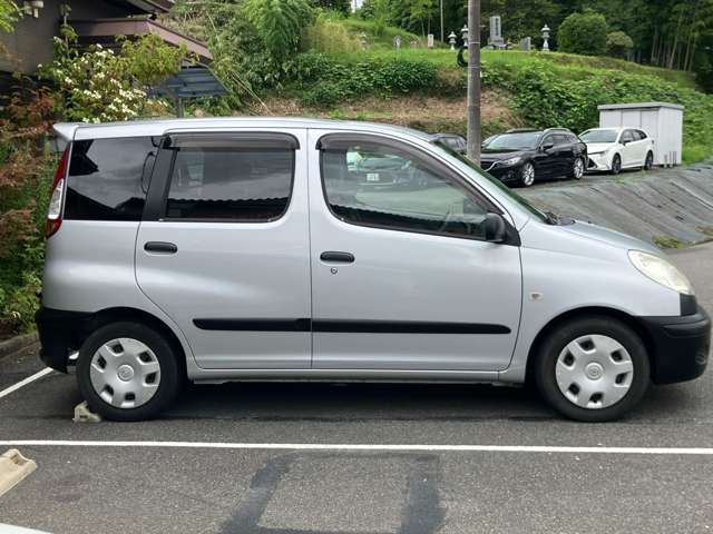 トヨタ ファンカーゴ １．３ Ｘ H17年 (中国) 99