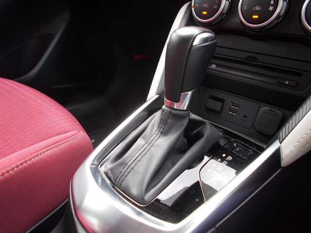 マツダ デミオ １．５ ＸＤ ノーブル クリムゾン ディーゼルターボ R1年 (中国) 99