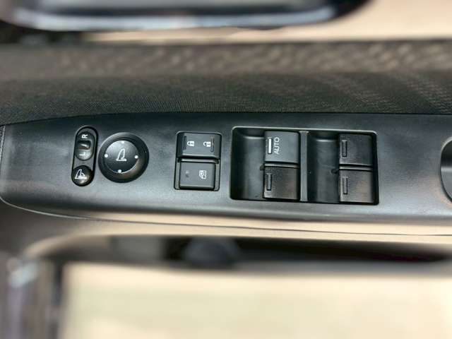 ホンダ Ｎ　ＢＯＸ ６６０ カスタムＧ Ｌパッケージ H25年 (中国) 99