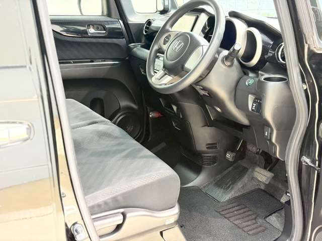 ホンダ Ｎ　ＢＯＸ ６６０ カスタムＧ Ｌパッケージ H25年 (中国) 99