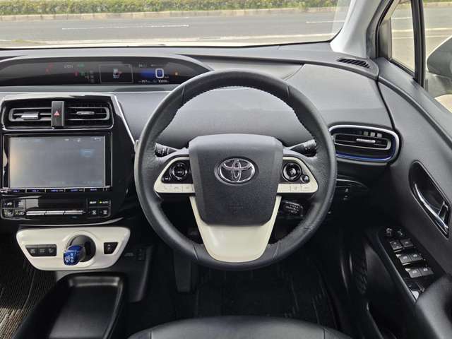 トヨタ プリウス １．８ Ｓ ツーリングセレクション H29年 (中国) 99