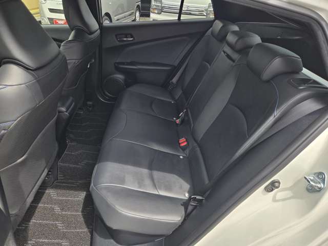 トヨタ プリウス １．８ Ｓ ツーリングセレクション H29年 (中国) 99