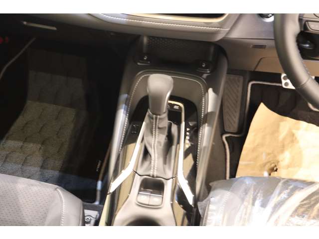 トヨタ カローラ　ツーリング　ハイブリッド １．８ ハイブリッド アクティブ スポーツ R8年 (中国) 99