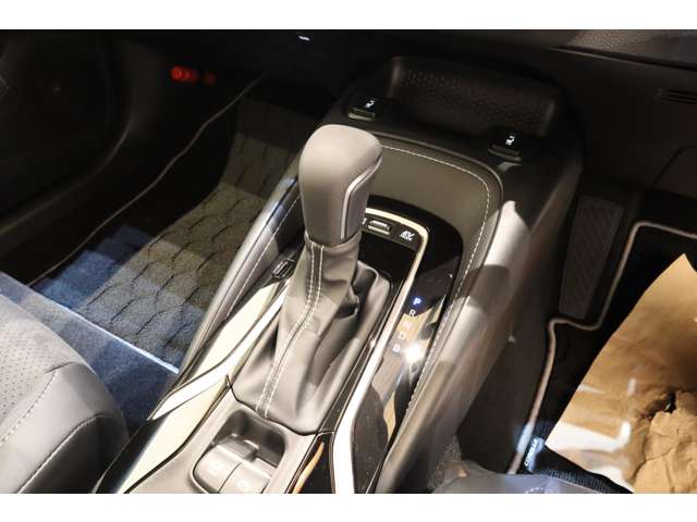 トヨタ カローラ　ツーリング　ハイブリッド １．８ ハイブリッド アクティブ スポーツ R8年 (中国) 99