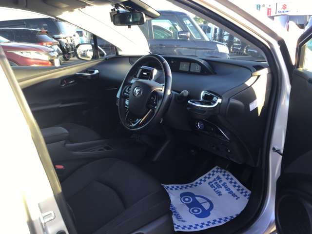 トヨタ プリウス １．８ Ｓ Ｅ－ＦＯＵＲ ４ＷＤ R1年 (東北) 99
