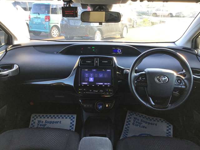 トヨタ プリウス １．８ Ｓ Ｅ－ＦＯＵＲ ４ＷＤ R1年 (東北) 99
