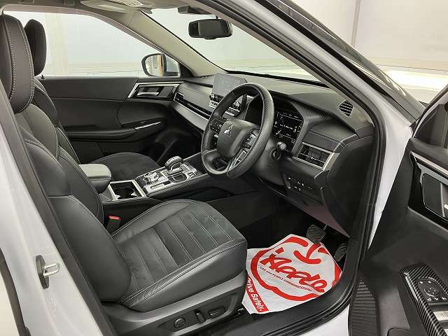 三菱 アウトランダーＰＨＥＶ ＰＨＥＶ ２．４ Ｇ ４ＷＤ R5年 (東北) 99