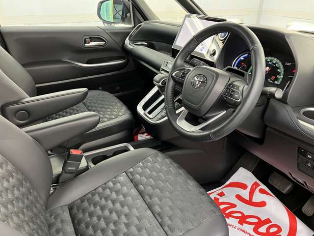 トヨタ ヴォクシー １．８ ハイブリッド Ｓ－Ｚ Ｅ－ＦＯＵＲ ４ＷＤ R5年 (東北) 99