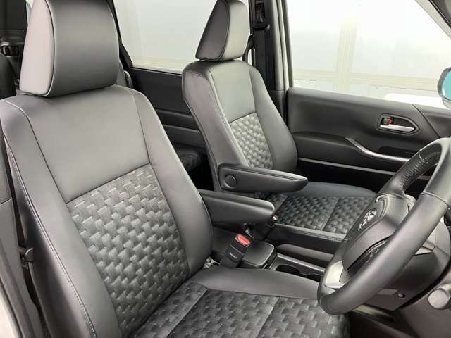 トヨタ ヴォクシー １．８ ハイブリッド Ｓ－Ｚ Ｅ－ＦＯＵＲ ４ＷＤ R5年 (東北) 99