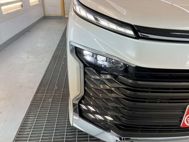 トヨタ ヴォクシー １．８ ハイブリッド Ｓ－Ｚ Ｅ－ＦＯＵＲ ４ＷＤ R5年 (東北) 99