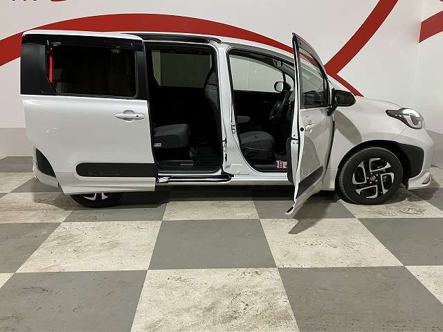 トヨタ シエンタ　ハイブリッド ハイブリッド １．５ Ｚ Ｅ－ＦＯＵＲ ４ＷＤ R7年 (東北) 99