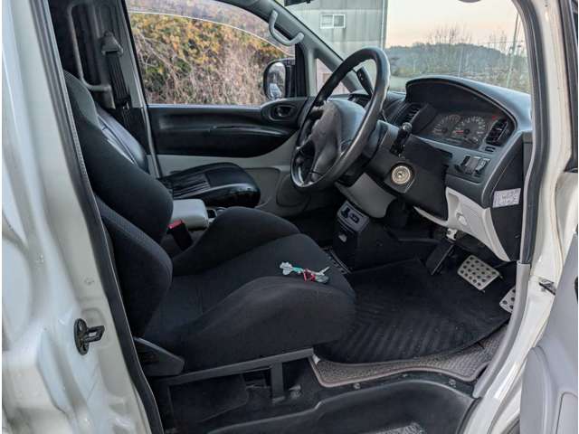 三菱 デリカスペースギア ３．０ シャモニー ハイルーフ ４ＷＤ H15年 (四国) 99