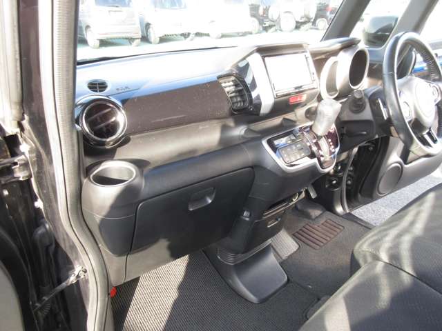 ホンダ Ｎ　ＢＯＸ ６６０ カスタムＧ ターボＳＳパッケージ H25年 (四国) 99