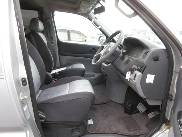 トヨタ ツーリングハイエース ２．７ Ｖパッケージ ４ＷＤ H13年 (四国) 99