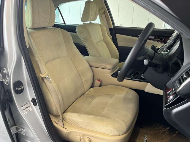 トヨタ クラウン ２．５ ロイヤル Ｉ－ＦＯＵＲ ４ＷＤ H29年 (東北) 99