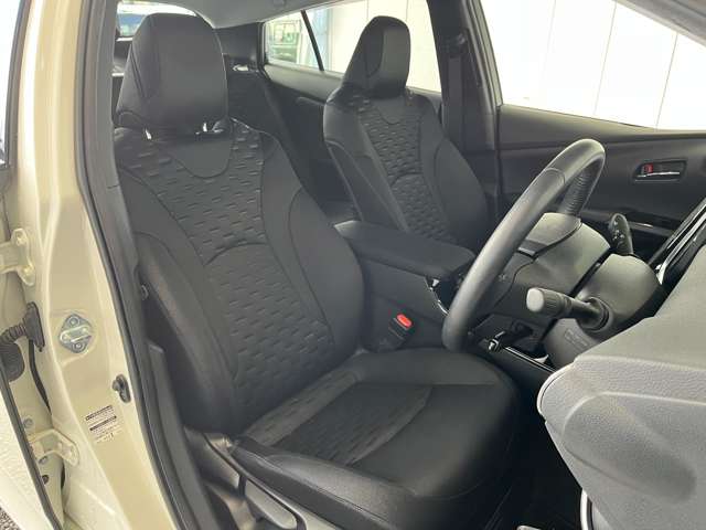 トヨタ プリウスＰＨＶ １．８ Ａ ユーティリティ プラス R1年 (東北) 99