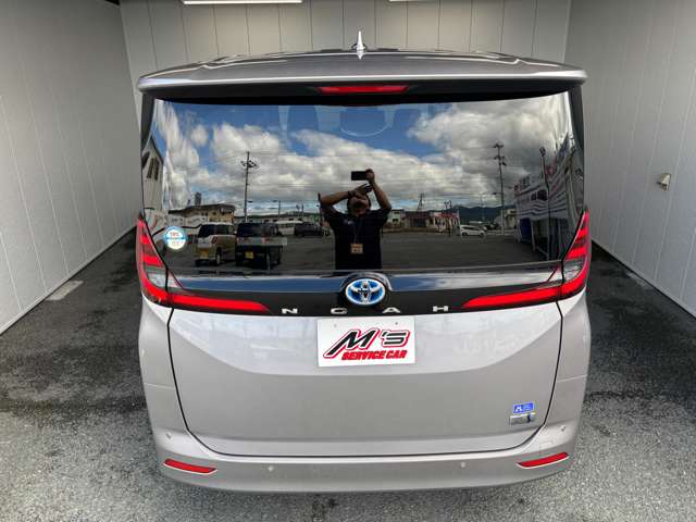 トヨタ ノア １．８ ハイブリッド Ｘ Ｅ－ＦＯＵＲ ４ＷＤ R4年 (東北) 99