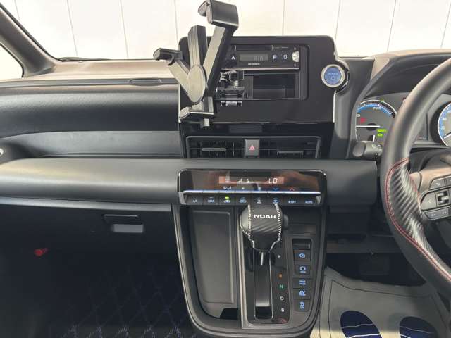 トヨタ ノア １．８ ハイブリッド Ｘ Ｅ－ＦＯＵＲ ４ＷＤ R4年 (東北) 99