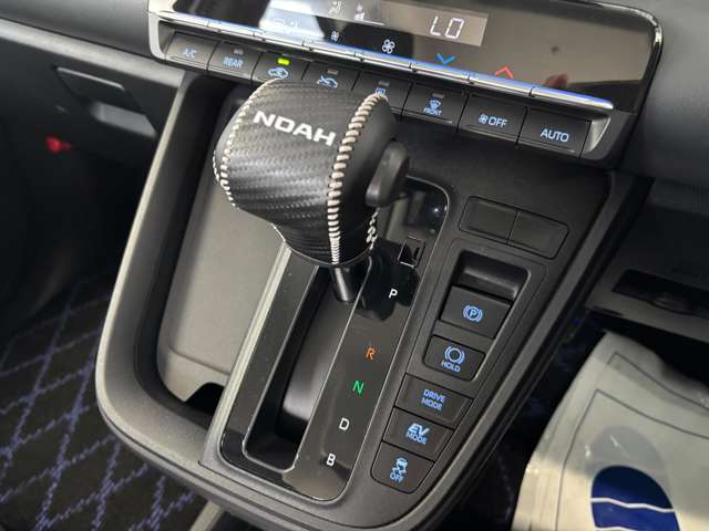 トヨタ ノア １．８ ハイブリッド Ｘ Ｅ－ＦＯＵＲ ４ＷＤ R4年 (東北) 99