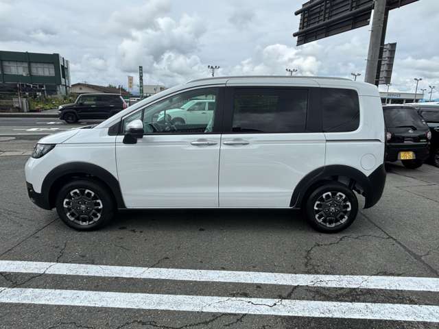 ホンダ フリード　ハイブリッド １．５ Ｅ：ＨＥＶ クロスター ４ＷＤ R8年 (東北) 99