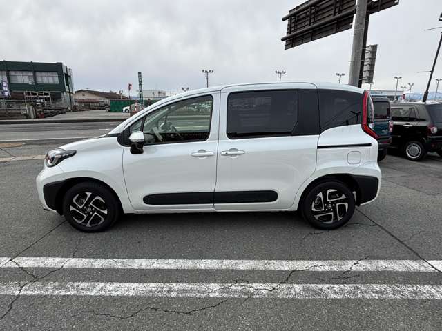 トヨタ シエンタ　ハイブリッド ハイブリッド １．５ Ｚ Ｅ－ＦＯＵＲ ４ＷＤ R6年 (東北) 99