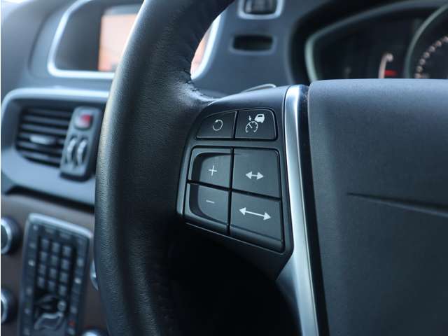 ボルボ Ｖ４０ Ｔ３　インスクリプション H29年 (東海) 99