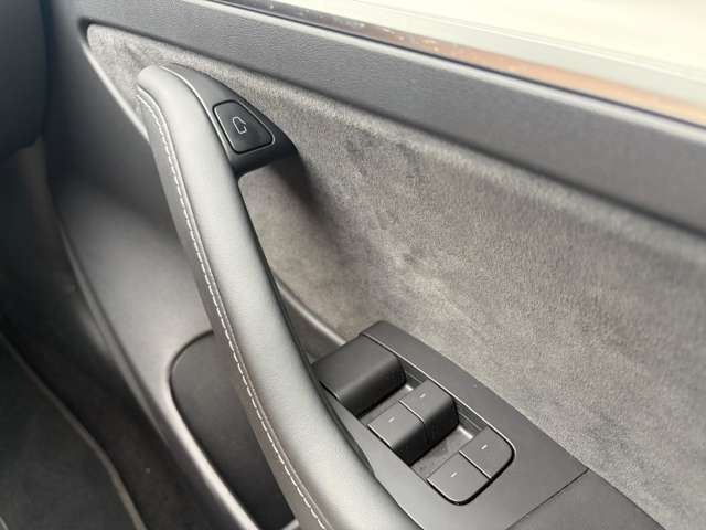 テスラ モデル３ ロングレンジ R4年 (関東) 99