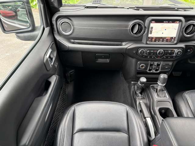 ジープ ラングラー　アンリミテッド アンリミテッド サハラ ２．０Ｌ ４ＷＤ R1年 (関東) 99