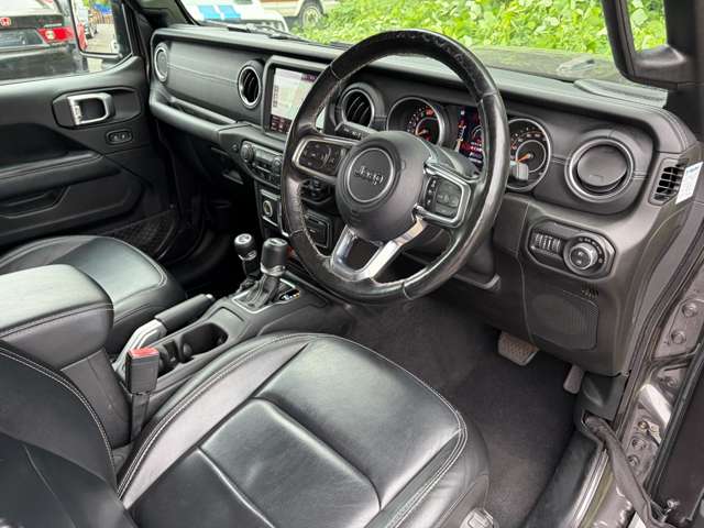 ジープ ラングラー　アンリミテッド アンリミテッド サハラ ２．０Ｌ ４ＷＤ R1年 (関東) 99