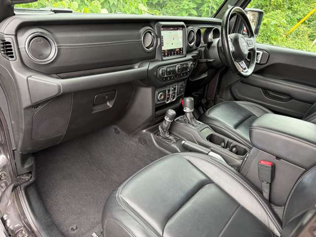 ジープ ラングラー　アンリミテッド アンリミテッド サハラ ２．０Ｌ ４ＷＤ R1年 (関東) 99