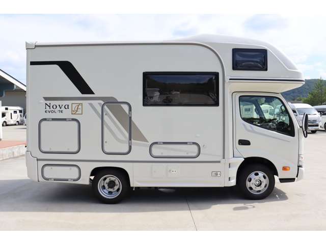 トヨタ カムロード フジカーズジャパン ＮＯＶＡ タイプＲ R8年 (近畿) 99