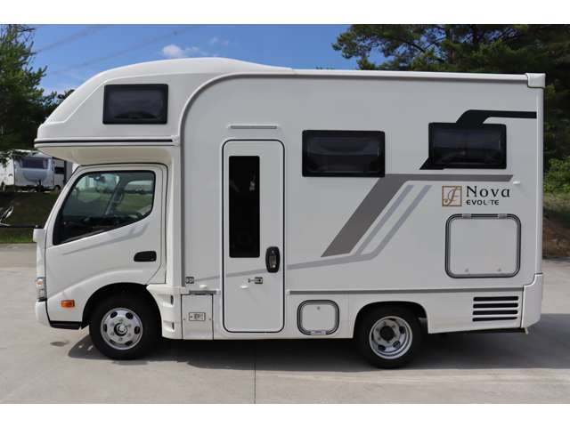 トヨタ カムロード フジカーズジャパン ＮＯＶＡ タイプＲ R8年 (近畿) 99