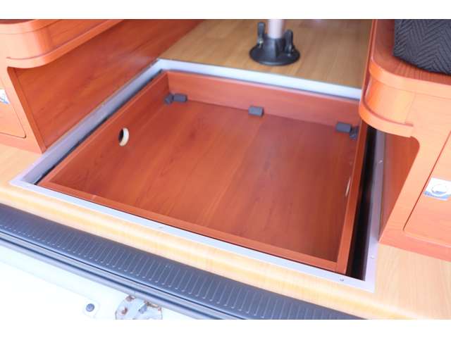 トヨタ ハイエースバン ナッツＲＶ ファミモ タイプＡ R1年 (九州・沖縄) 99