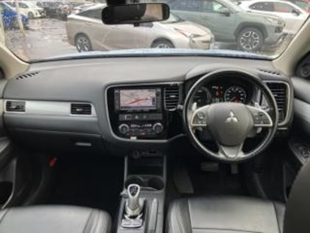 三菱 アウトランダーＰＨＥＶ ２．０ Ｇ ナビパッケージ ４ＷＤ H26年 (甲信越・北陸) 99