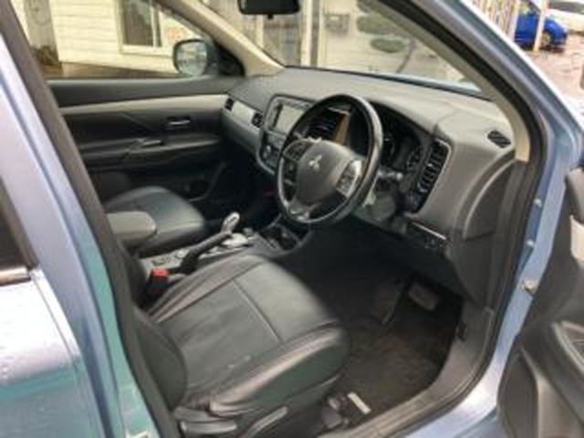 三菱 アウトランダーＰＨＥＶ ２．０ Ｇ ナビパッケージ ４ＷＤ H26年 (甲信越・北陸) 99
