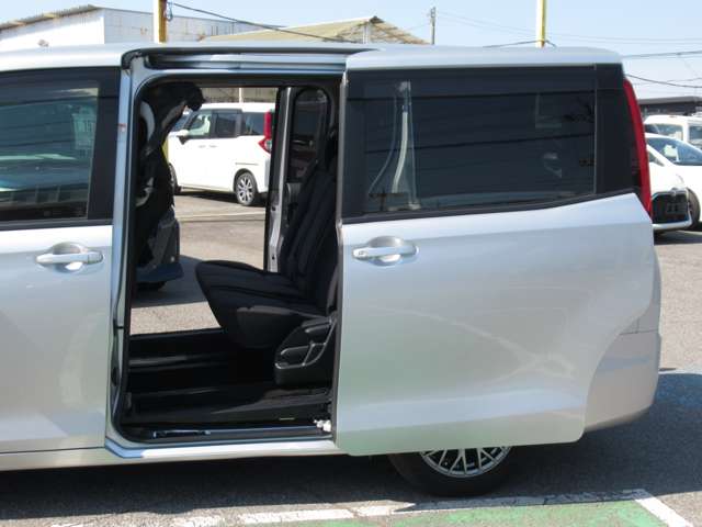 トヨタ ノア ２．０ Ｘ H28年 (関東) 99