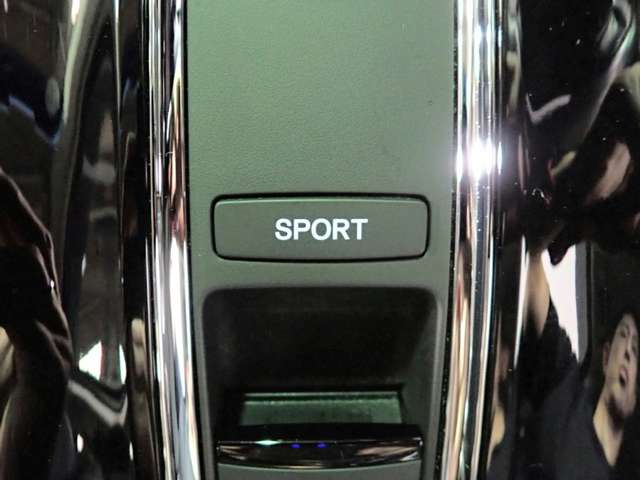 ホンダ ヴェゼル １．５ ハイブリッド Ｘ Ｌパッケージ ４ＷＤ H27年 (近畿) 99