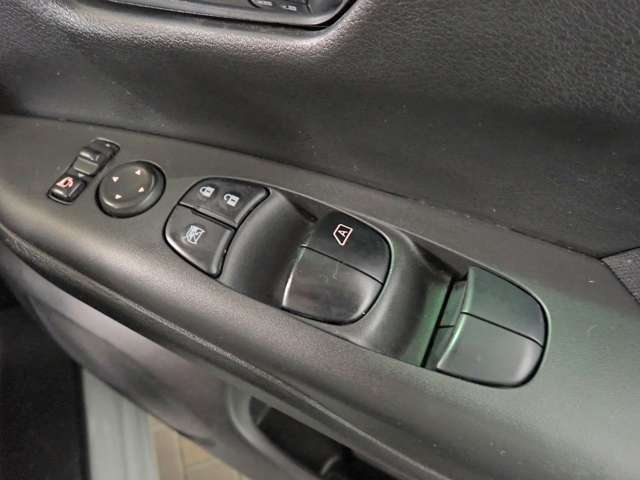 日産 セレナ ２．０ ハイウェイスター H29年 (近畿) 99