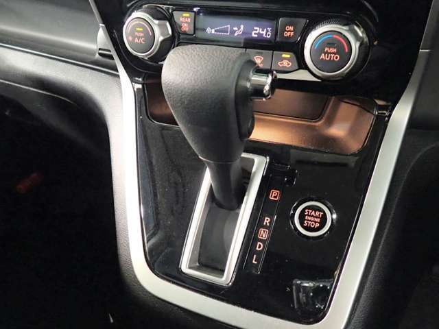 日産 セレナ ２．０ ハイウェイスター H29年 (近畿) 99