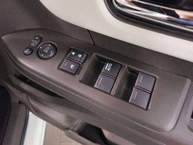ホンダ Ｎ　ＢＯＸ ６６０ Ｌ ターボ R5年 (近畿) 99