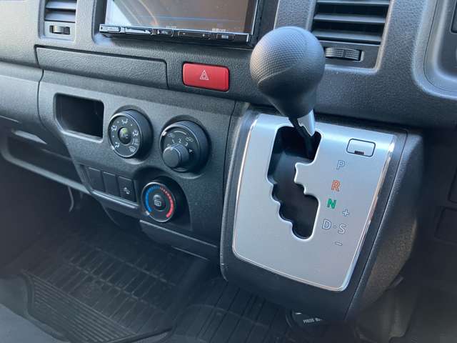 トヨタ ハイエースバン ２．８ ＤＸ ロング ディーゼルターボ ４ＷＤ R4年 (甲信越・北陸) 99