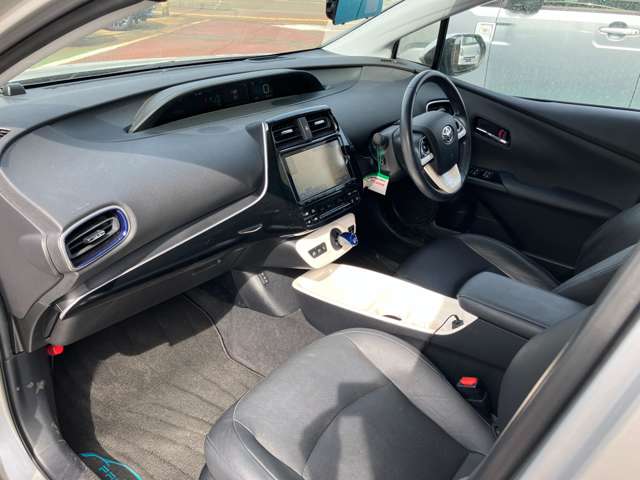 トヨタ プリウス １．８ Ａ プレミアム ツーリングセレクション Ｅ－ＦＯＵＲ ４ＷＤ H28年 (甲信越・北陸) 99