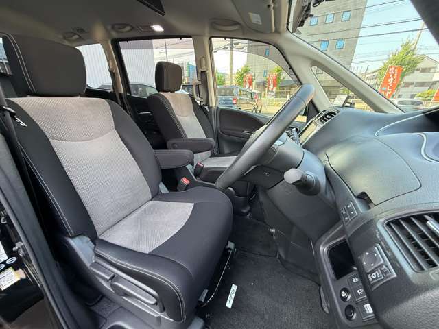 日産 セレナ ２．０ ライダー ブラックライン Ｓ－ＨＹＢＲＩＤ H24年 (近畿) 99
