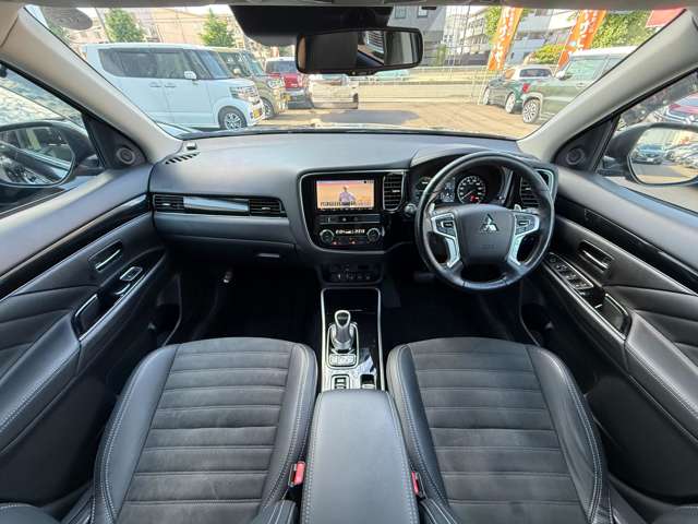 三菱 アウトランダーＰＨＥＶ ２．４ Ｇ ４ＷＤ H30年 (近畿) 99