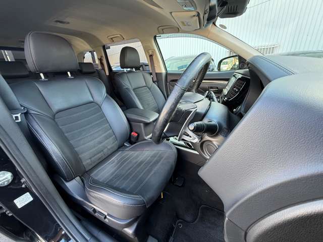 三菱 アウトランダーＰＨＥＶ ２．４ Ｇ ４ＷＤ H30年 (近畿) 99